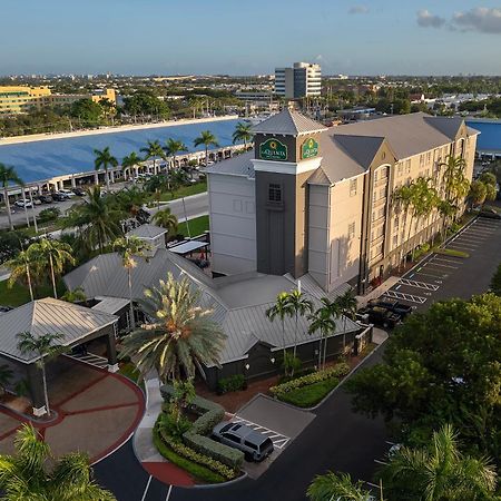 Отель La Quinta By Wyndham Miami Airport West Экстерьер фото